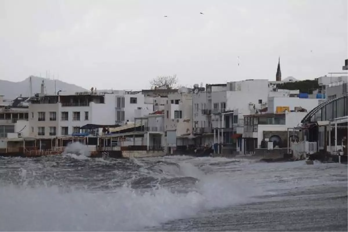 Fırtına ve Yağmur Bodrumlulara Zor Anlar Yaşattı