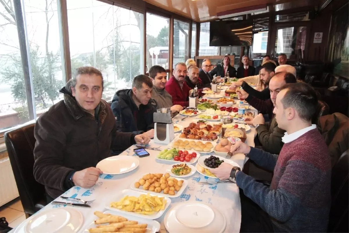 Gazeteciler Kahvaltıda Bir Araya Geldi