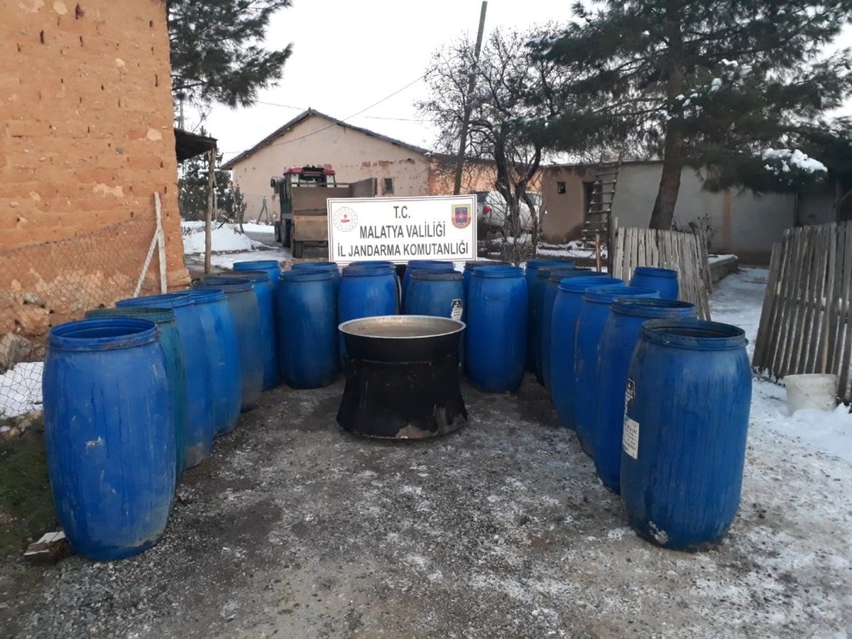 Malatya\'da 4 Ton Kaçak İçki Ele Geçirildi