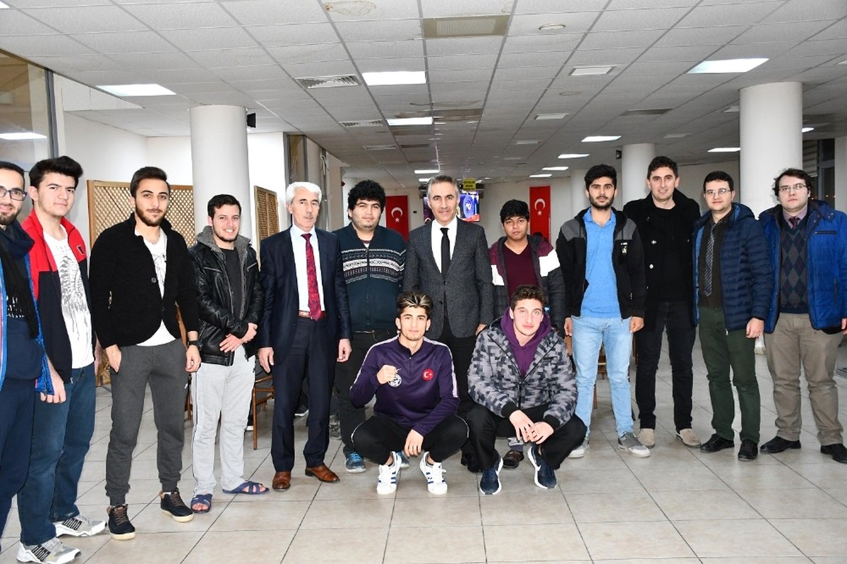 Müdür Arıcıoğlu Öğrencileri Yurtlarında Ziyaret Etti
