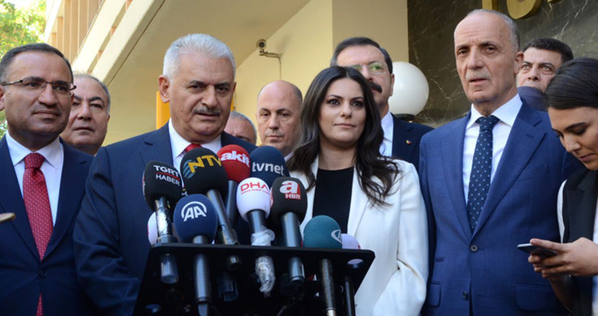 Binali Yıldırım'dan İstifa Açıklaması: Seçime Girenler Görevi Bıraksın, Biz de İstifa Edelim