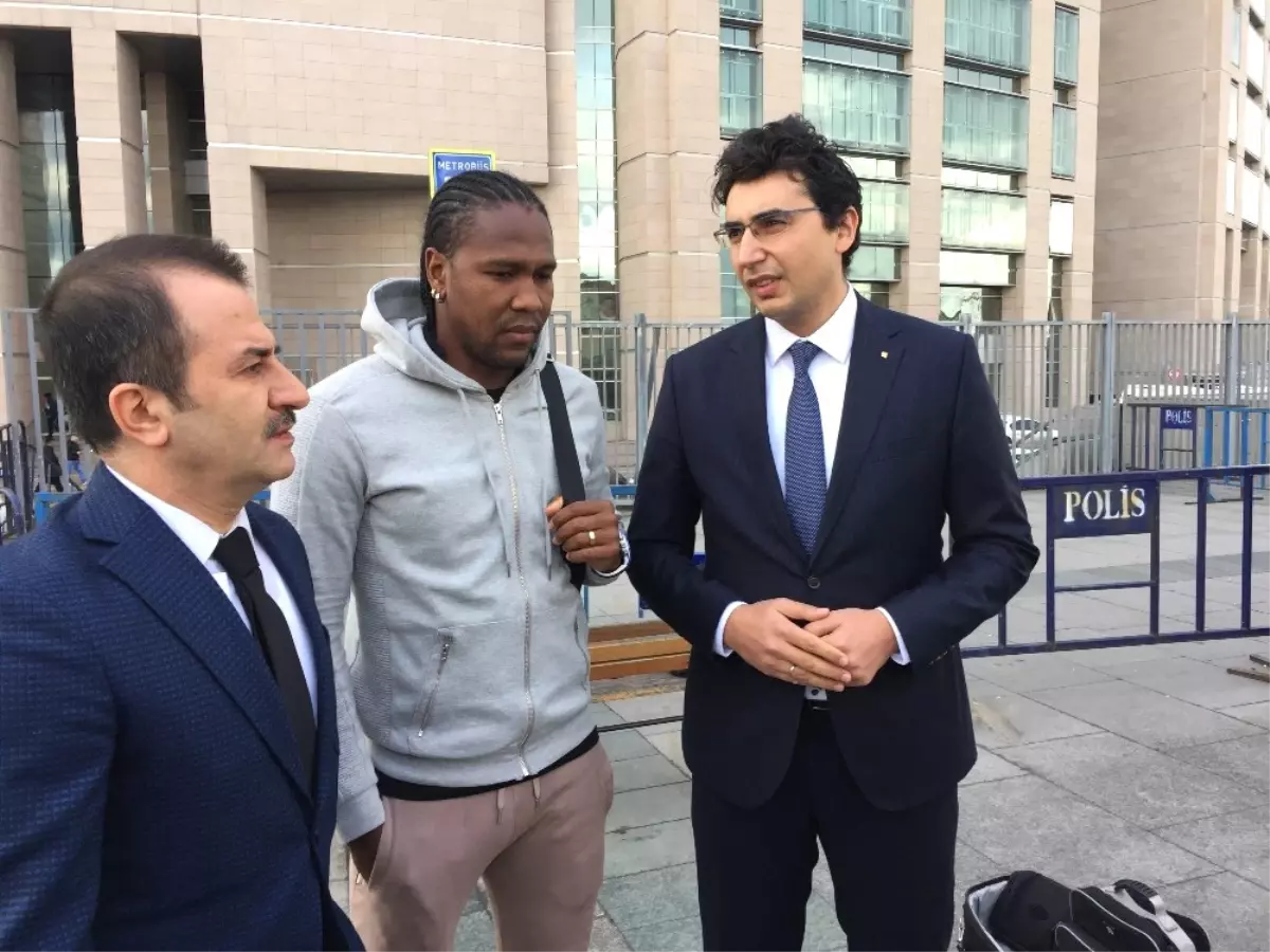 Trabzonsporlu Ünlü Futbolcu Rodallega\'ya Dolandırıcı Şoku