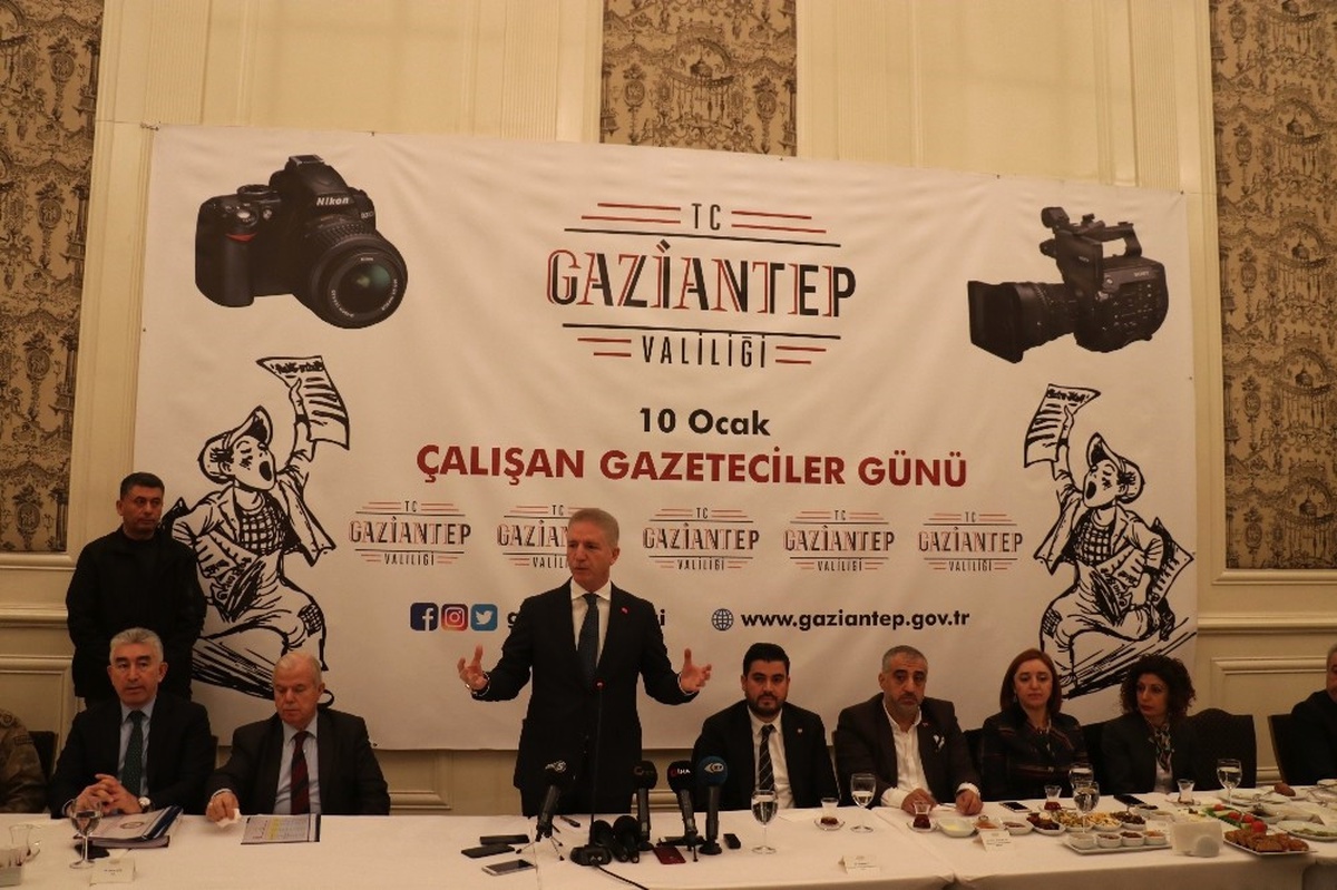 Vali Gül, Gazeteciler Gününde Gazetecilerle Bir Araya Geldi