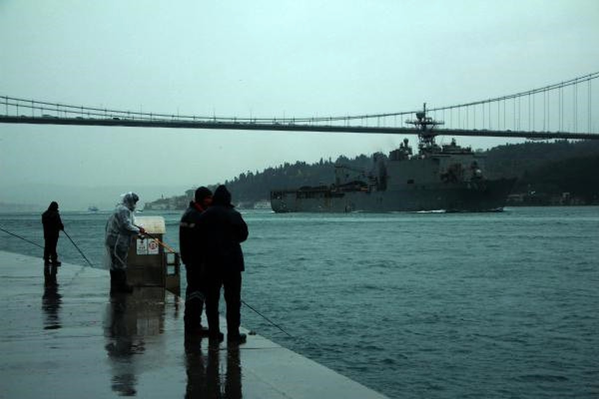 ABD\'nin Savaş Gemisi İstanbul Boğazı\'ndan Geçti
