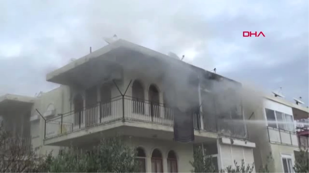 Antalya Evinde Yangın Çıkan Hasta Kadın Karşı Komşuya Sığınıp, Kurtuldu
