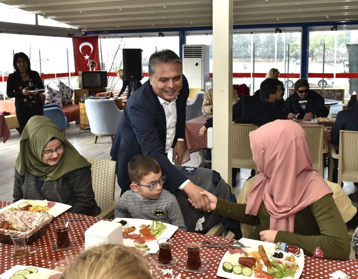 Başkan Uysal, Görme Engellilerle Buluştu