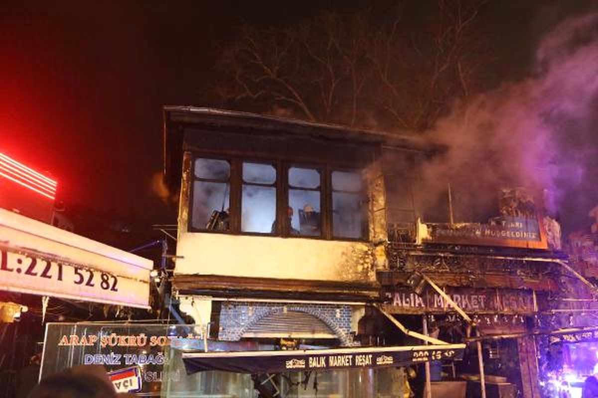 Bursa\'da Tarihi Binada Yangın