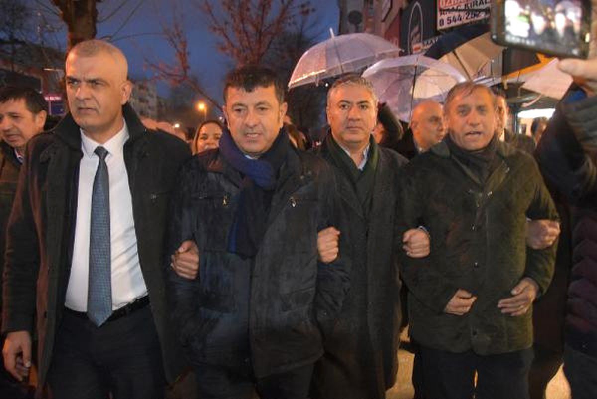 CHP\'li Vekillerden \'Tank Palet\' İşçilerine Destek