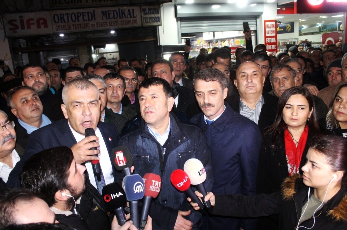 CHP\'nin 25 Milletvekili Sakarya\'ya Gelerek Tank Palet Eylemine Destek Verdi