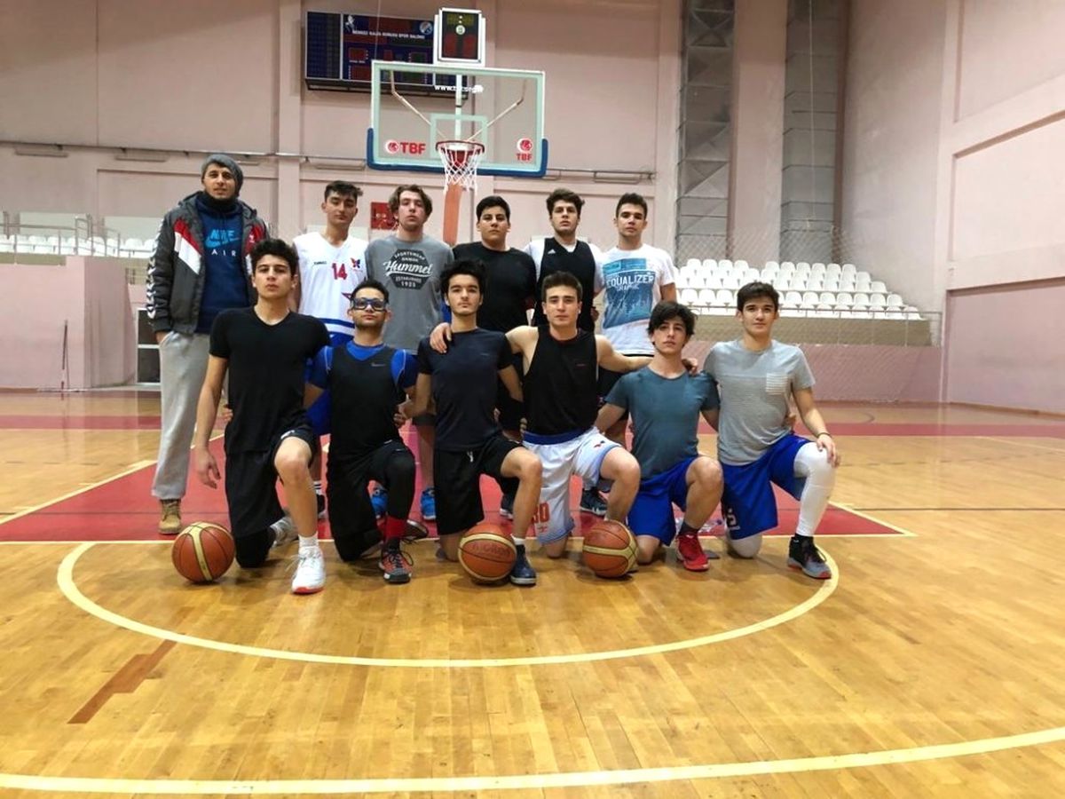 Değişim Koleji Uşak\'ta Aydın\'ı Temsil Ediyor