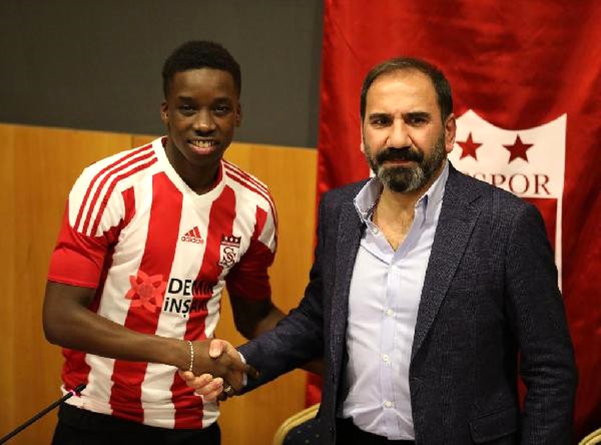 Demir Grup Sivasspor, Diabate ile Sözleşme İmzaladı