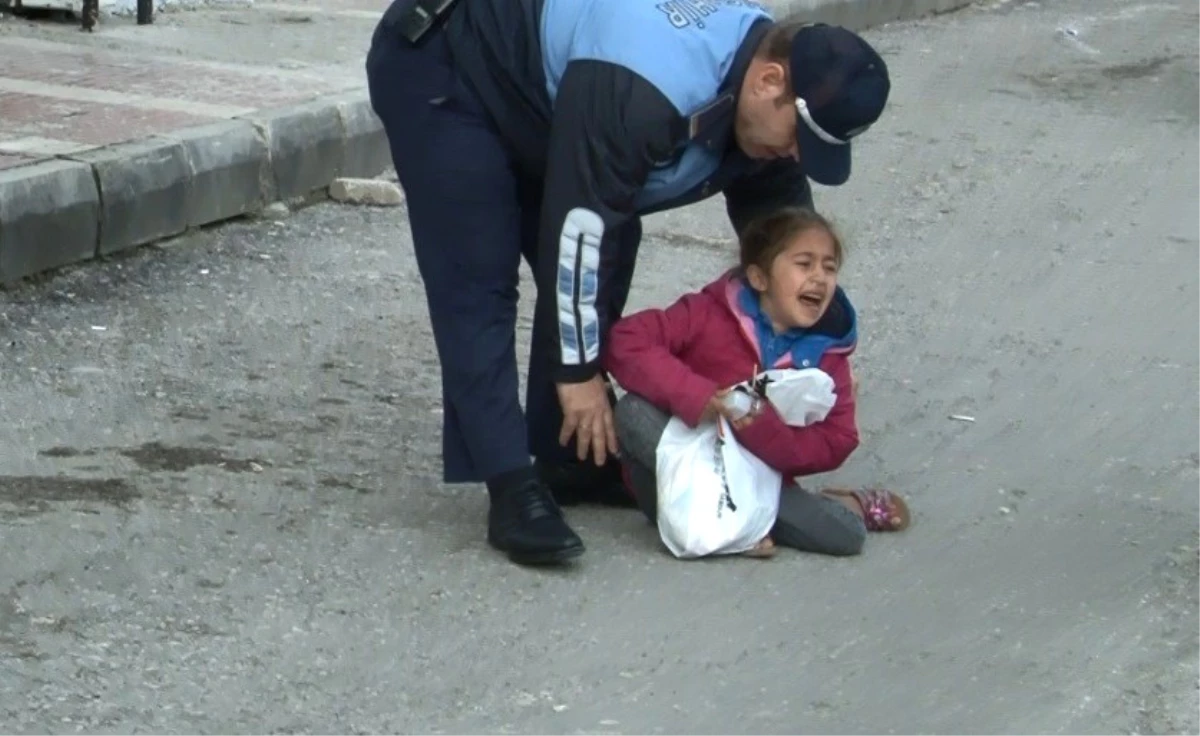 Dilenci Kadın, Küçük Çocuğunu Yol Ortasında Bırakıp Kaçtı