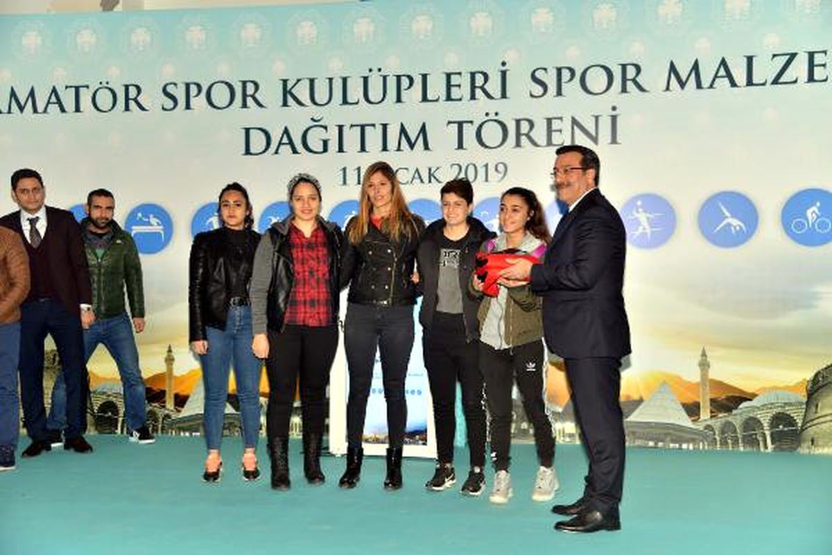 Diyarbakır Büyükşehir\'den Amatör Spor Kulüplerine Malzeme Desteği