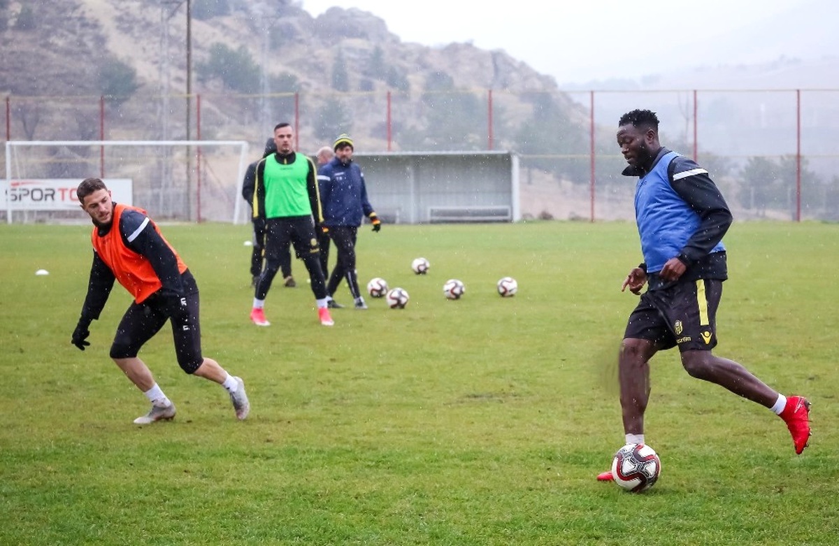 E.yeni Malatyaspor Ganalı Oyuncusu Muniru ile Yollarını Ayırdı