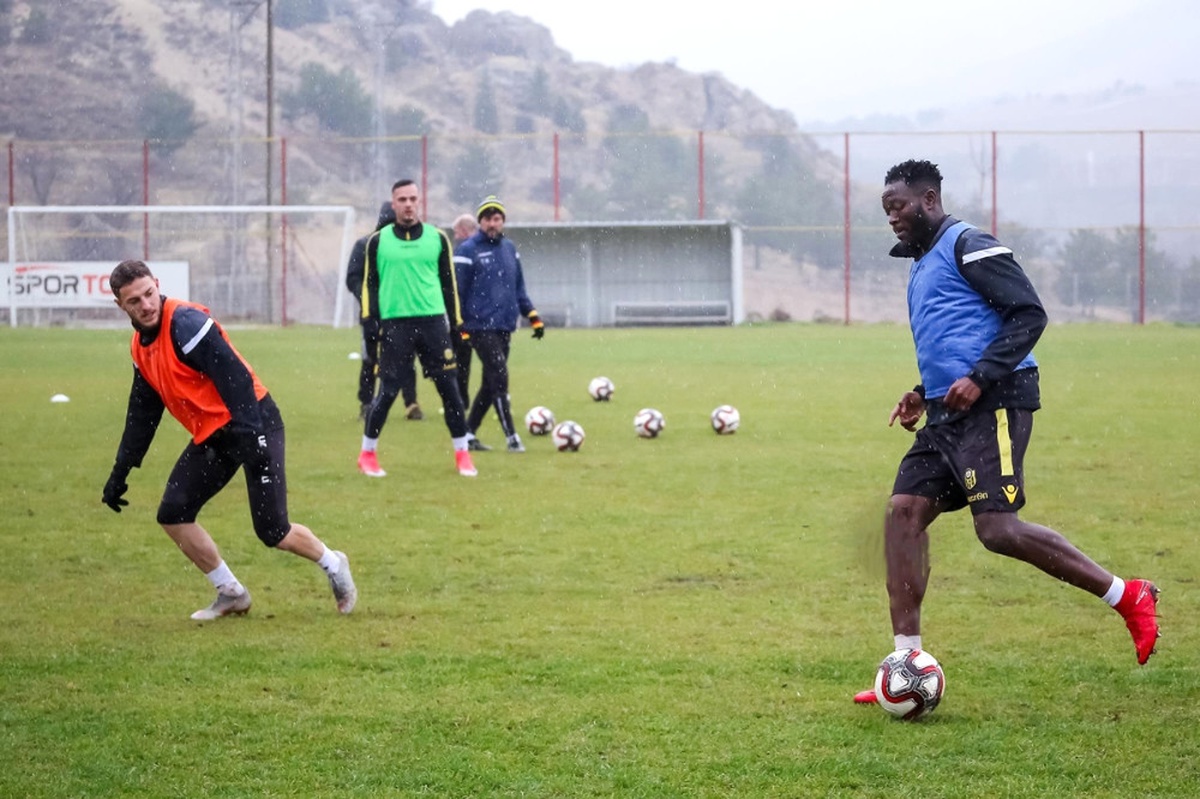 E.yeni Malatyaspor Muniru ile Yollarını Ayırdı