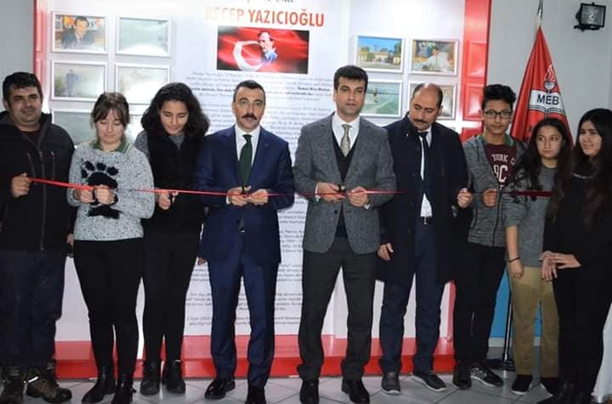 Efsane Vali\'nin Anısına Köşe Yapıldı