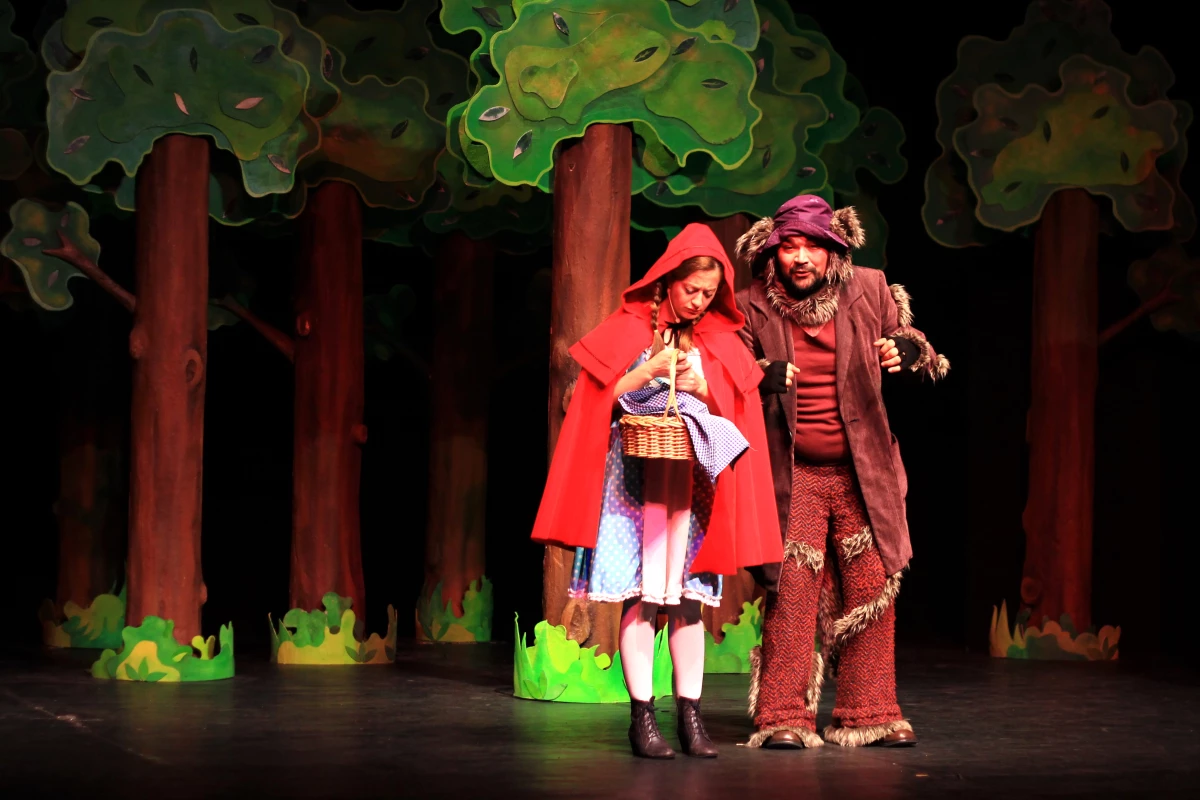 Eti Çocuk Tiyatrosu, "Kırmızı Başlıklı Kız"ı Eskişehirli Çocuklar İçin Oynayacak