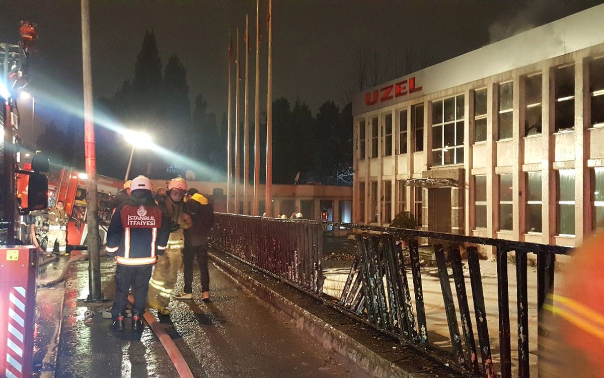 Eyüpsultan\'da Korkutan Fabrika Yangını