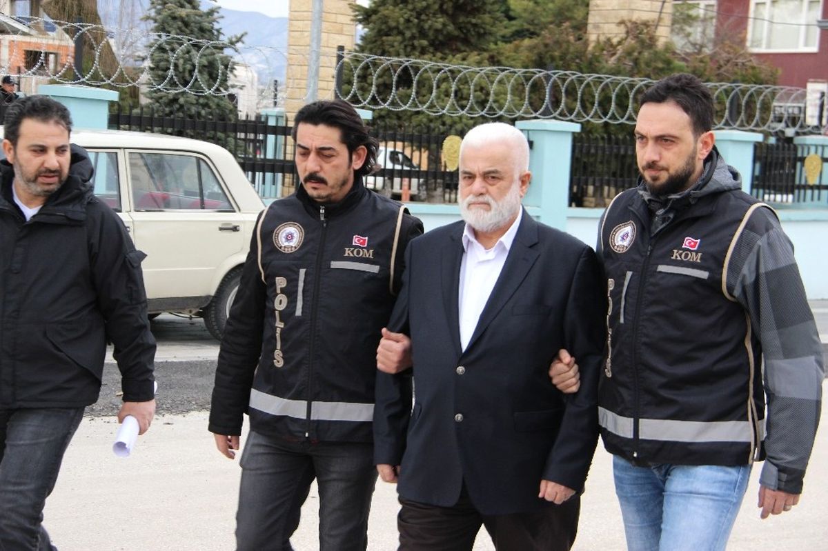 Fetö Şüphelisi \'İsmail\'in Yeri\' İsimli Et Lokantasının Sahibi İsmail Çolak Adliyeye Getirildi