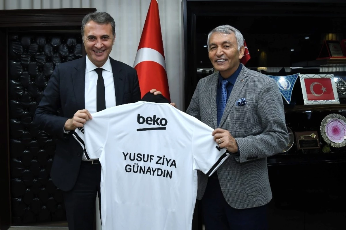 Fikret Orman\'dan Başkan Günaydın\'a Beşiktaş Forması