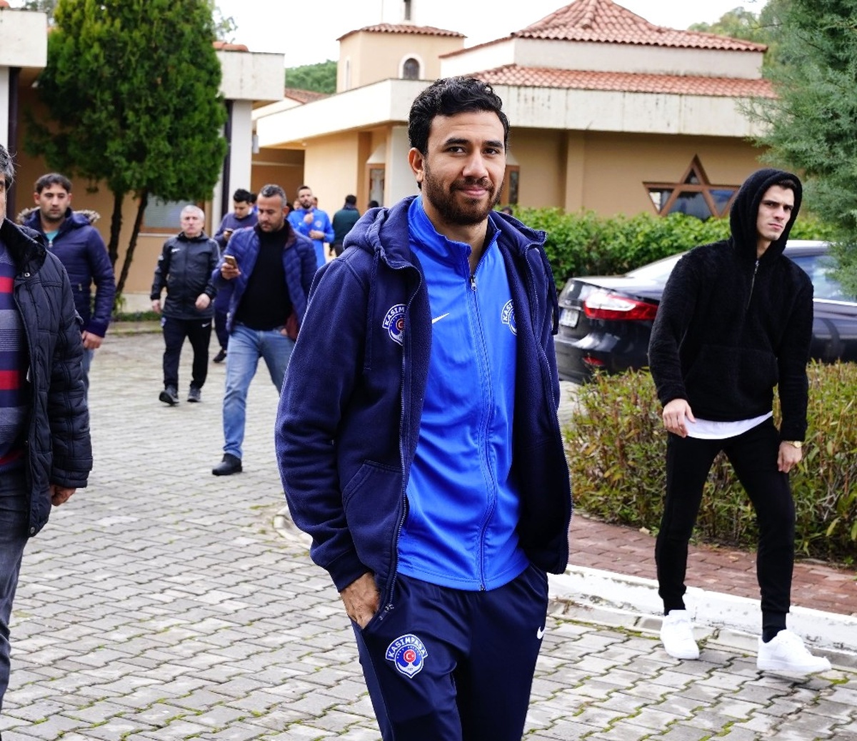 Futbol Takımları Cuma Namazı İçin Dinler Bahçesi\'nde Buluştu