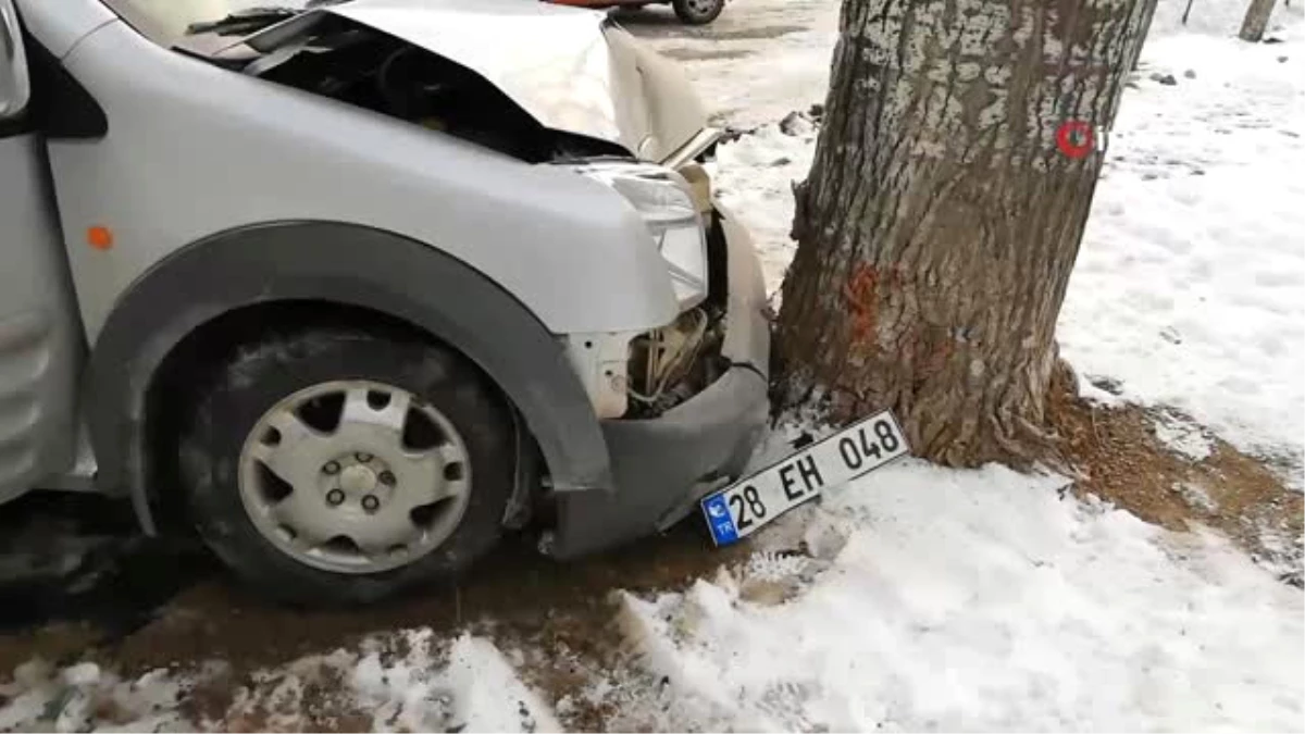 Gümüşhane-Tirebolu Karayolunda Aracın Üzerine Kaya Düştü: 4 Yaralı