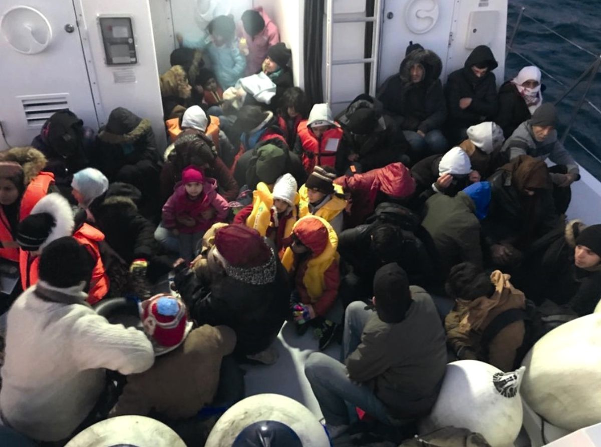 Güzelçamlı\'da 53 Kaçak Göçmen Yakalandı