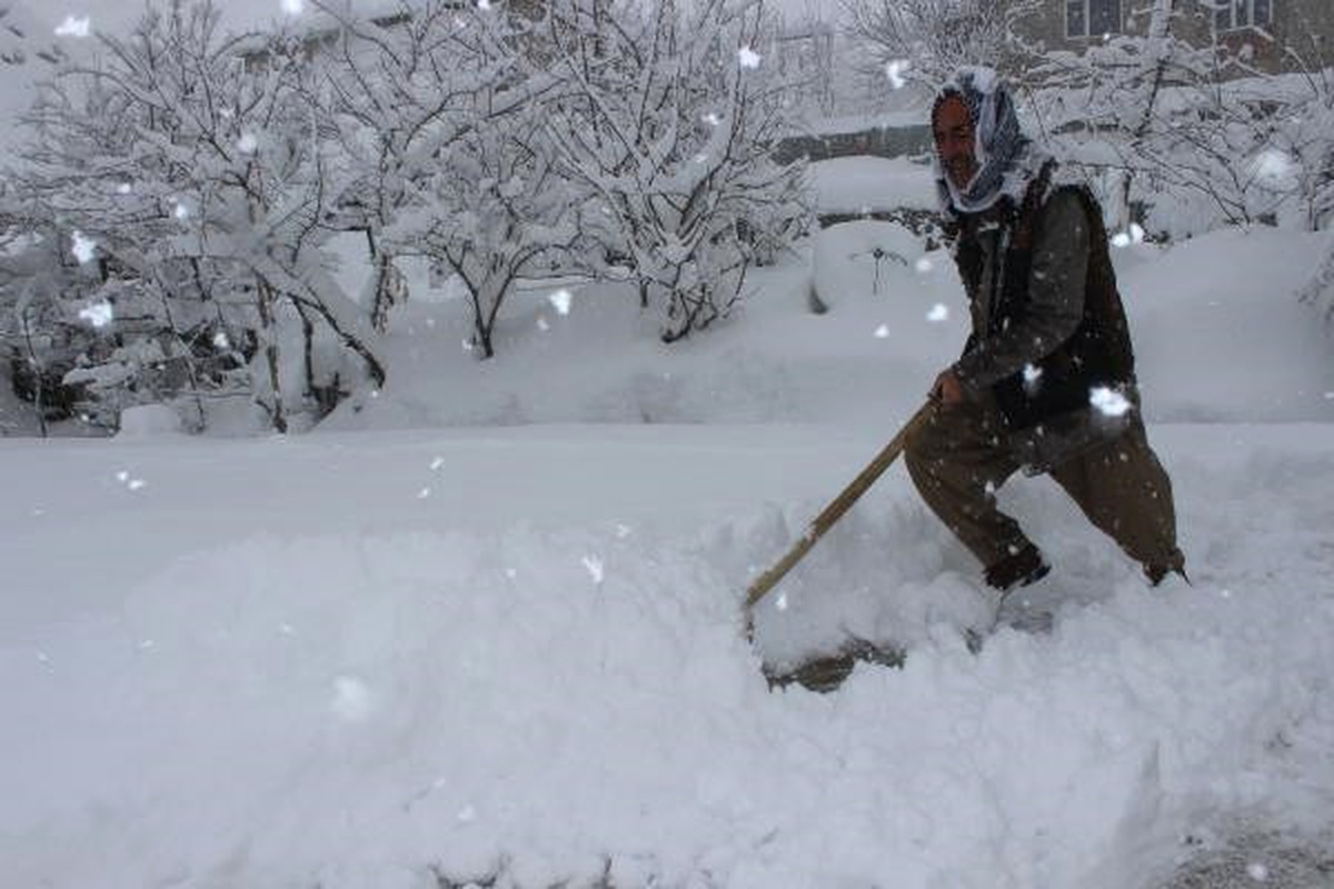 Hakkari\'de 12 Köy ve 42 Mezra Yolu Kapandı
