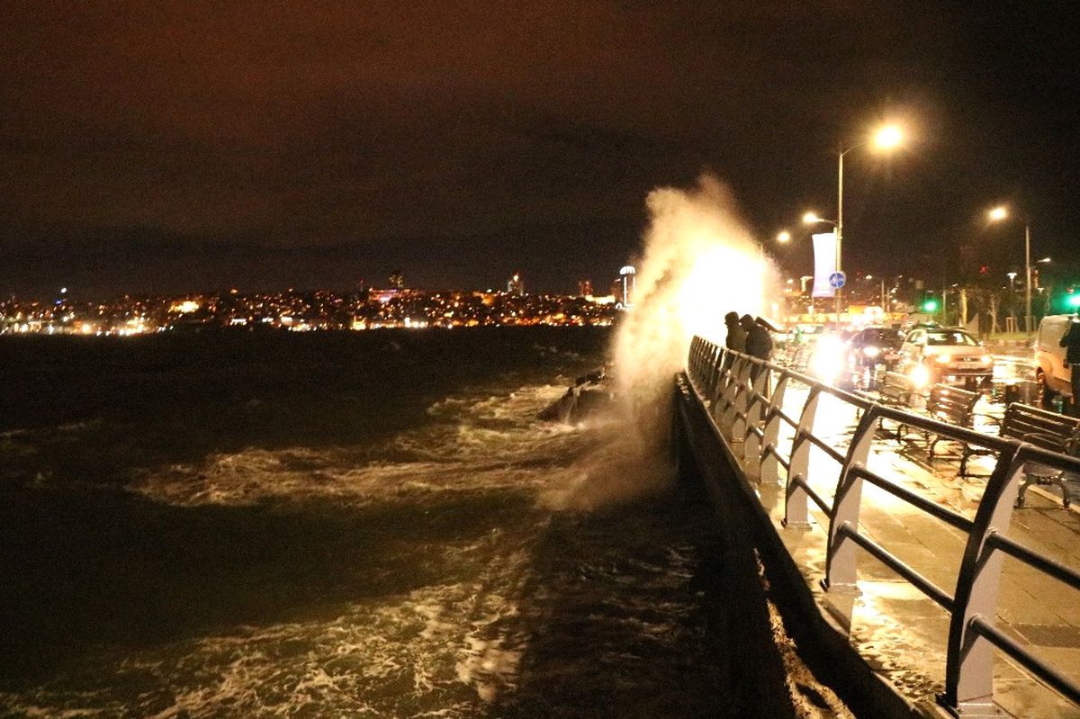 İstanbul\'da Lodos Etkili Oluyor