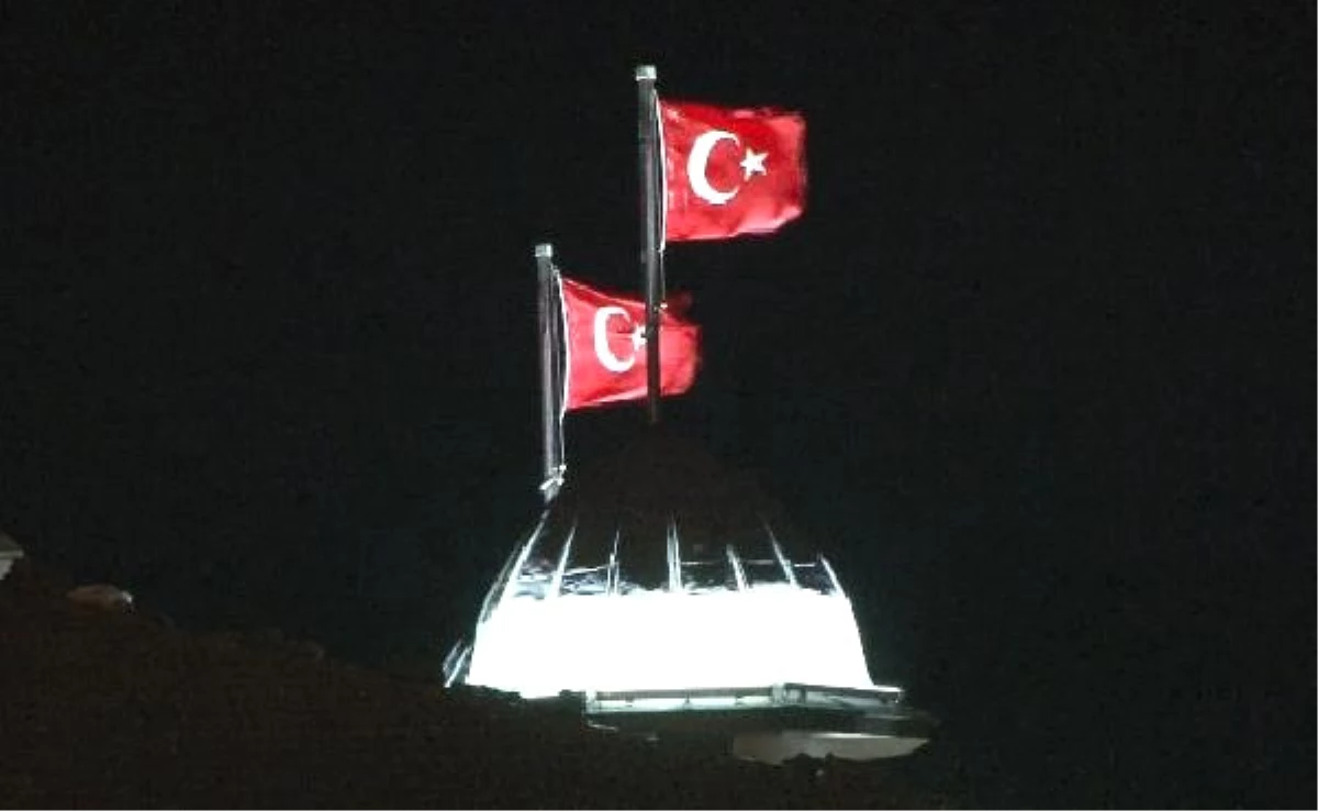 İstanbul\'da Lodos, Gece Saatlerinde de Etkisi Gösteriyor