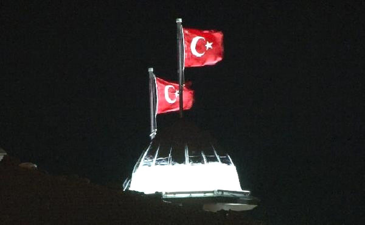 İstanbul\'da Lodos, Gece Saatlerinde de Etkisi Gösteriyor