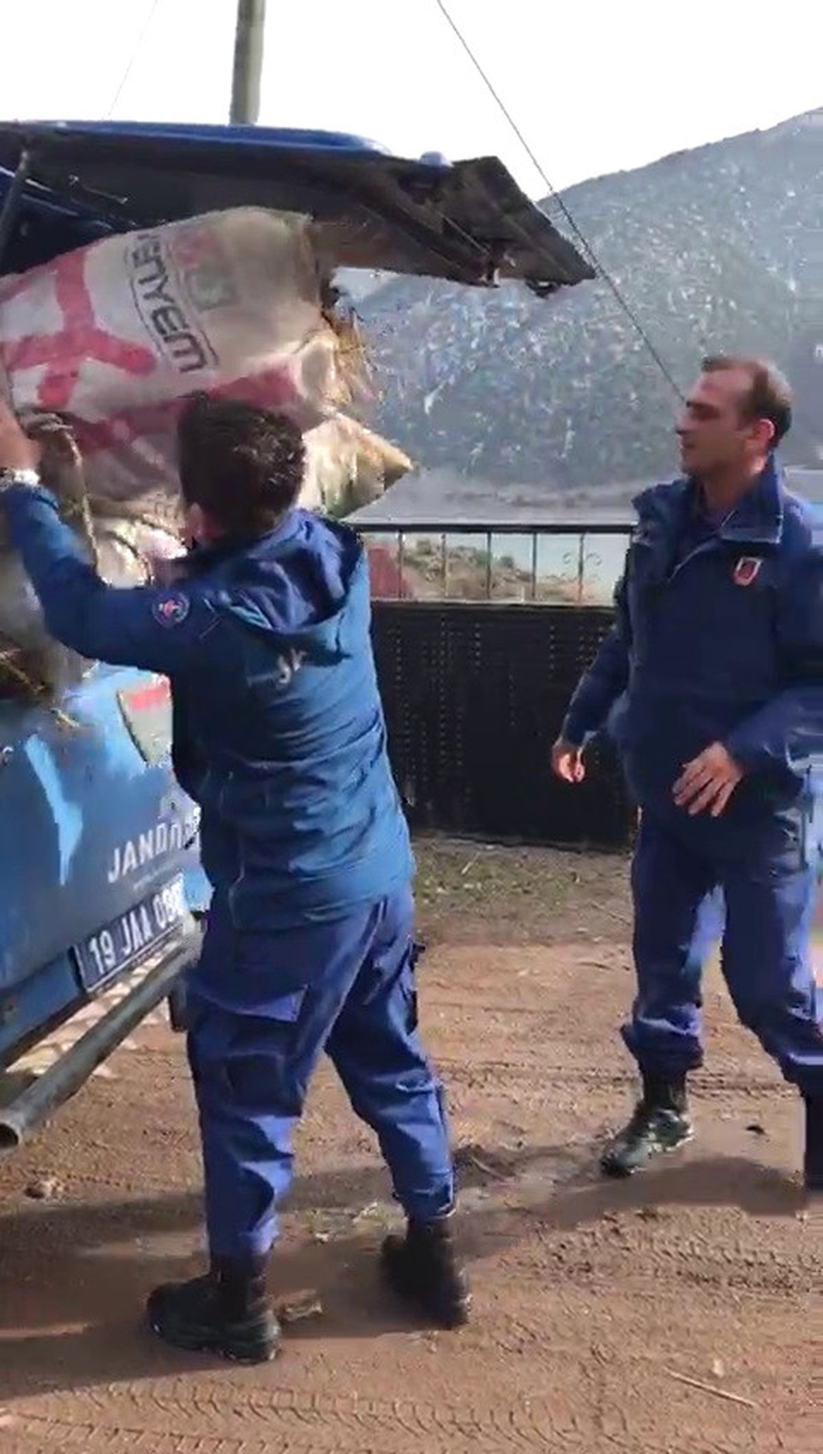 Jandarma\'dan Yürekleri Isıtan Davranış