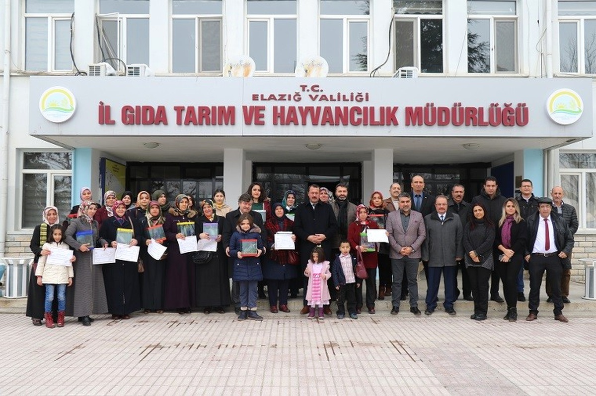 Kadınlar,akvaryumda Balık Üreterek Ekonomiye Katkı Sağlayacak