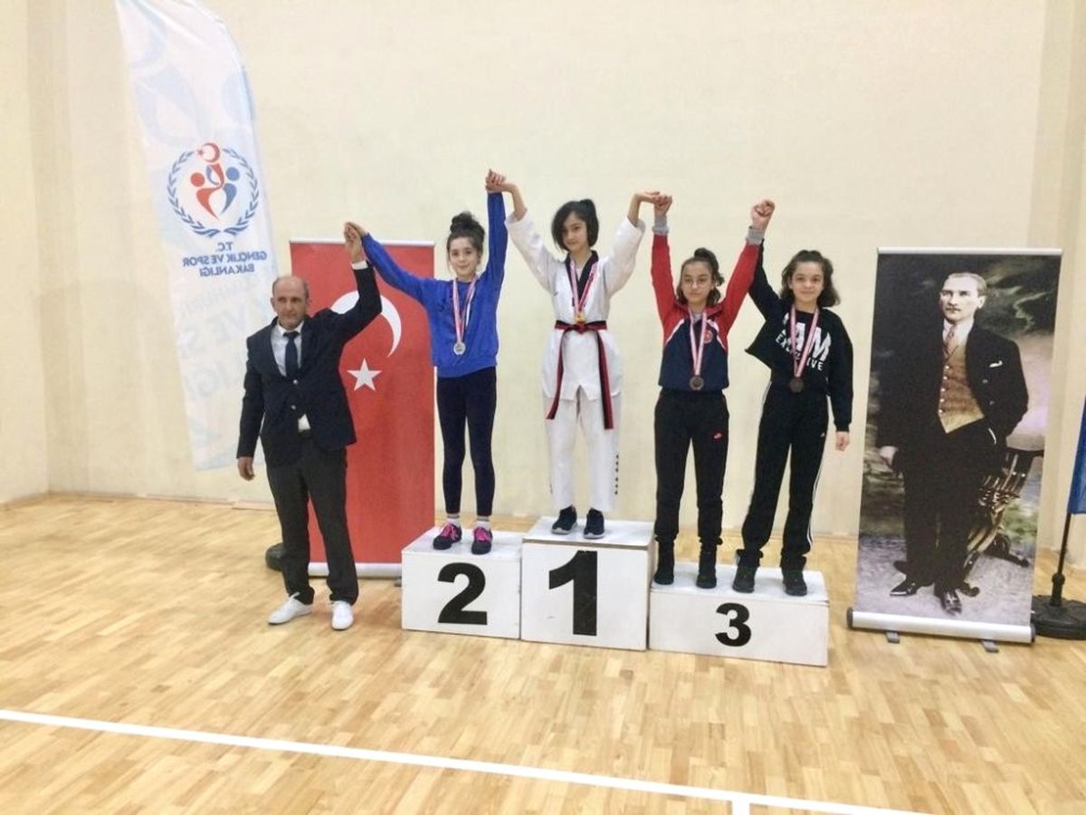 Kdz. Ereğlili Taekwondocular Madalyaları Topladı