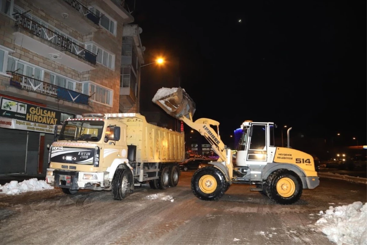 Nevşehir\'de Kent Merkezinde Kar Temizliği Sona Erdi