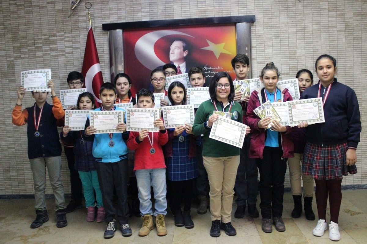 Ödüllerini Okul Yolunda Ölen Arkadaşlarına Adadılar