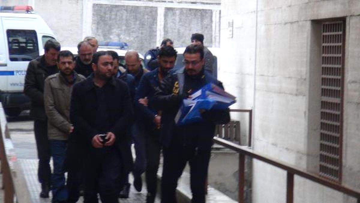 Sahte Hakim ve Savcılar Adliyede