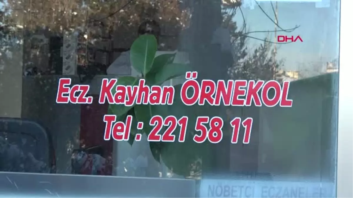 Sivas Eczanenin Arka Bölümünü Müzik Stüdyosuna Çevirdi