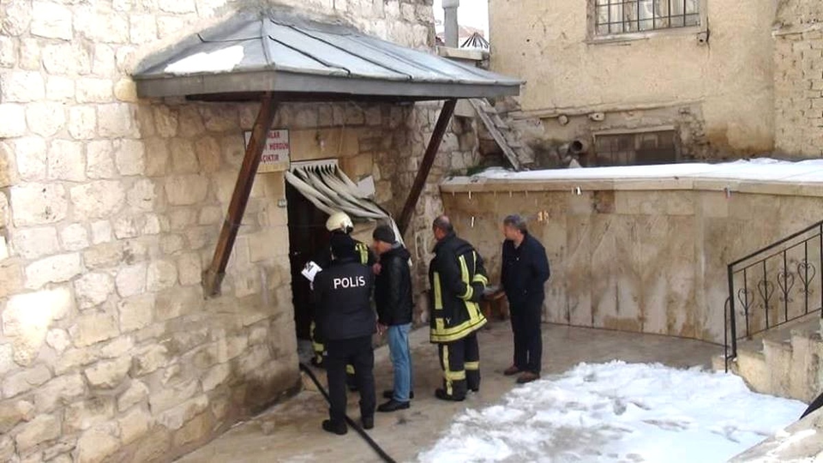 Tarihi Hamamda Çıkan Yangın Büyümeden Söndürüldü