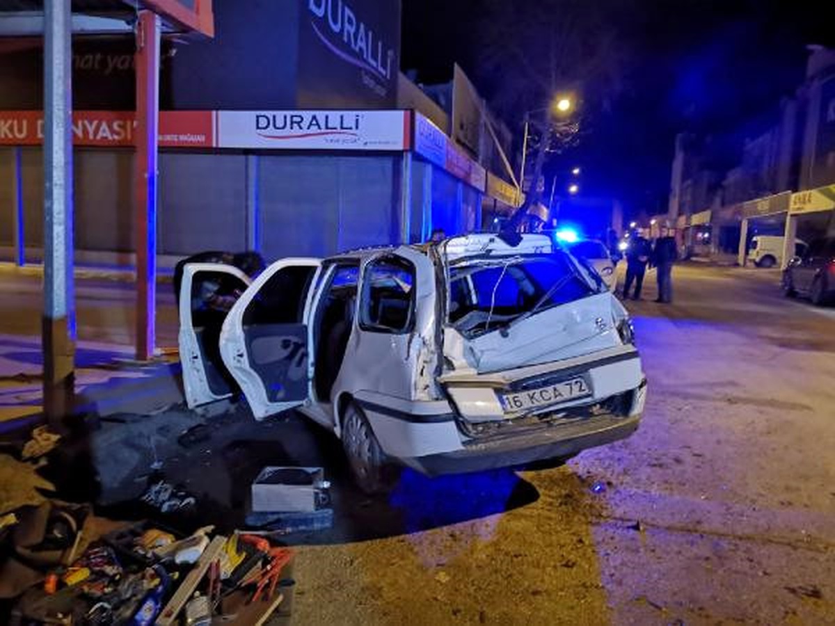 Tır\'ın Çarptığı Otomobildeki Genç Kız Yaralandı