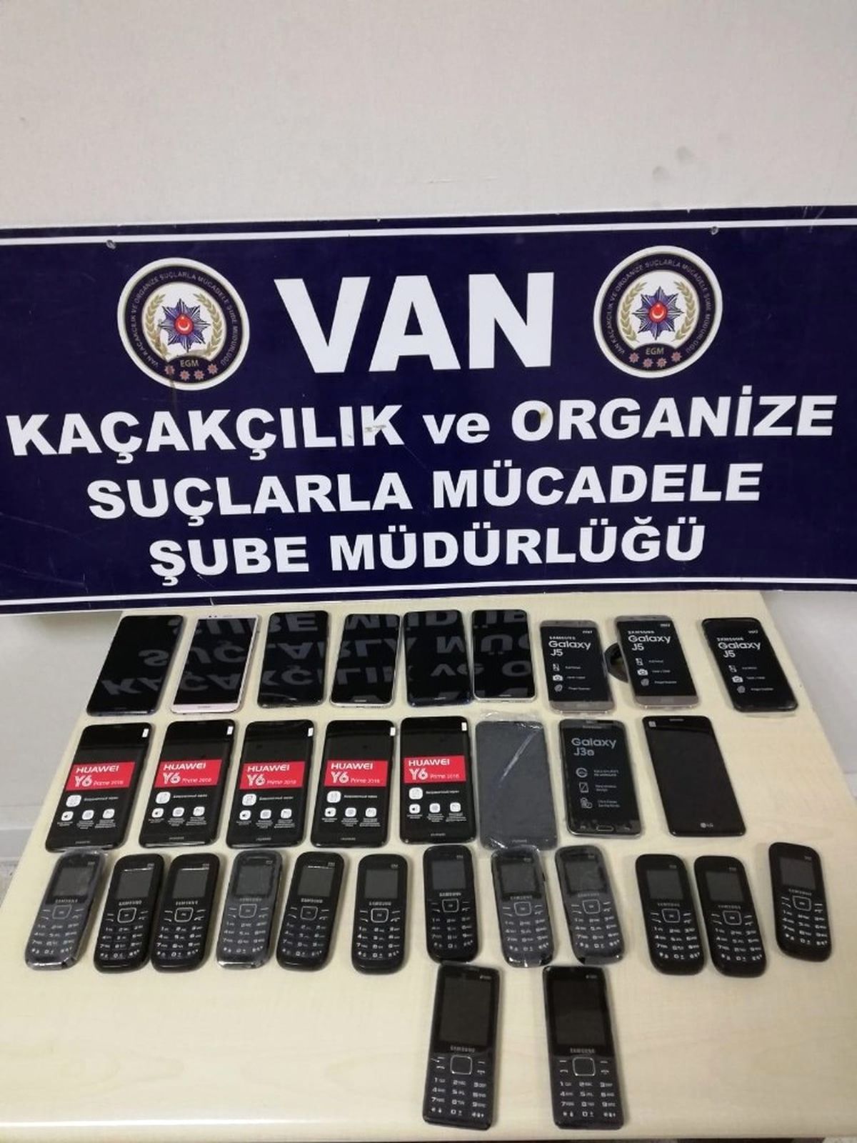 Van\'da Cep Telefonu Kaçakçılığı