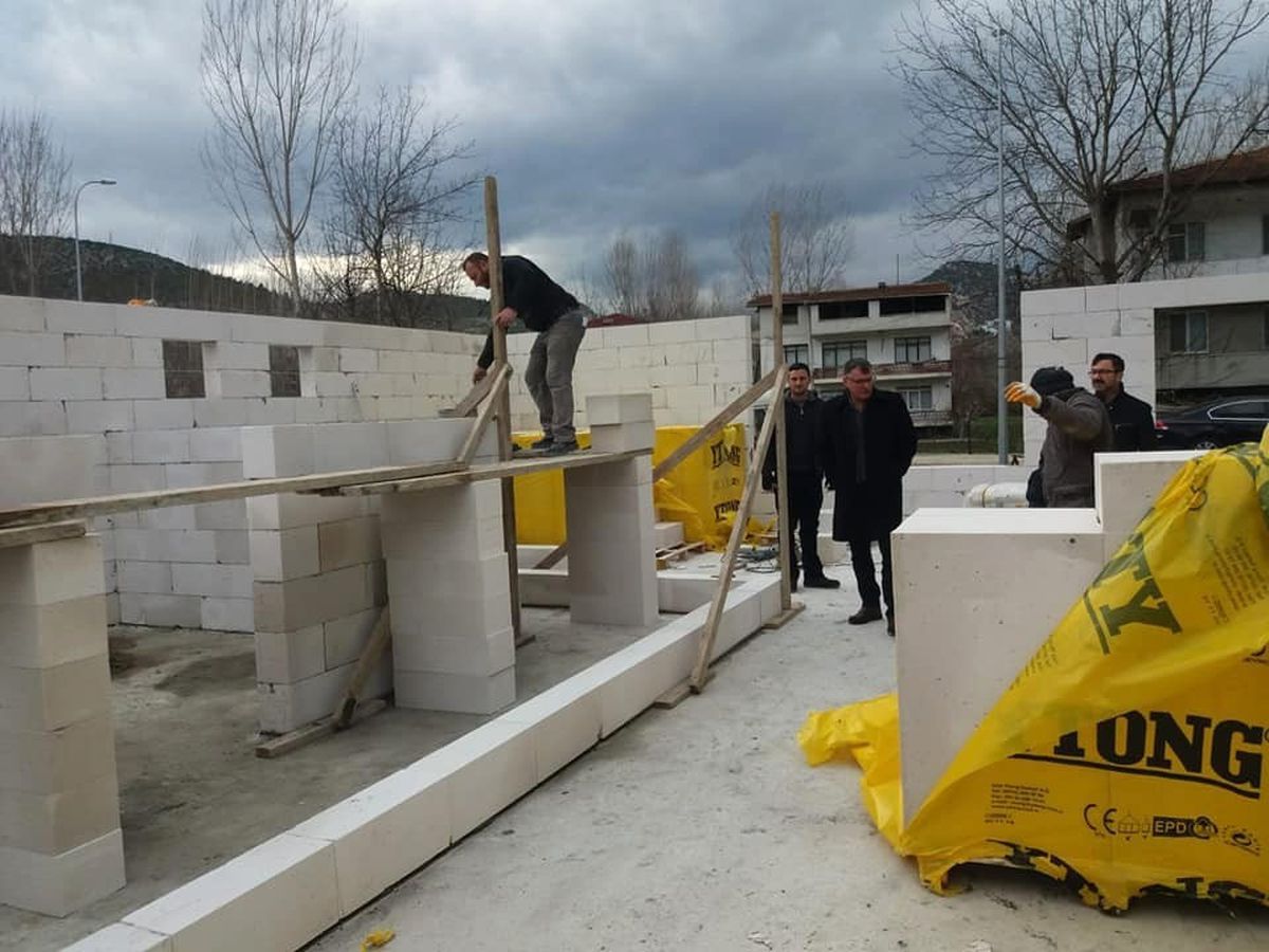 Vezirhan\'da Kapalı Halı Saha Çalışmaları Başladı