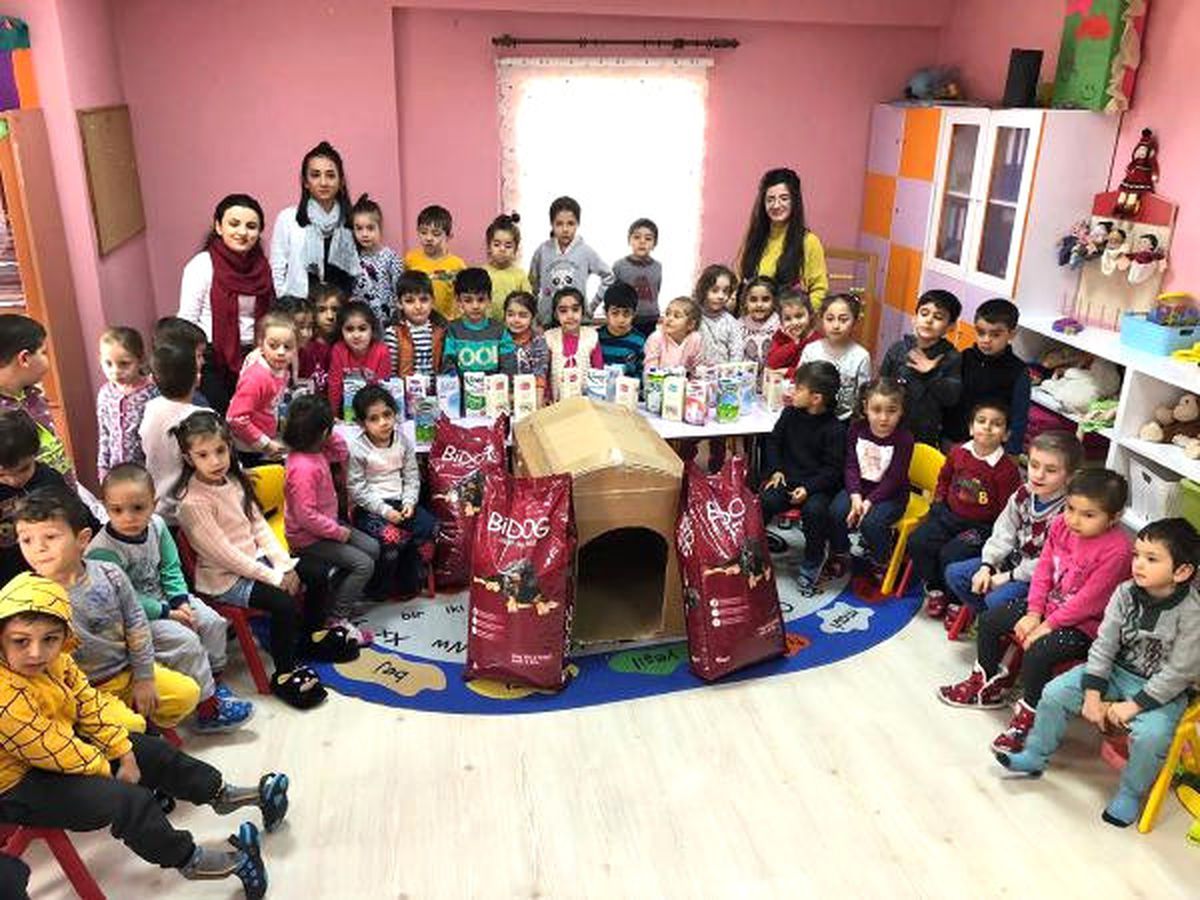 Yıldırımlı Miniklerden Sahipsiz Hayvanlara Mama Bağışı