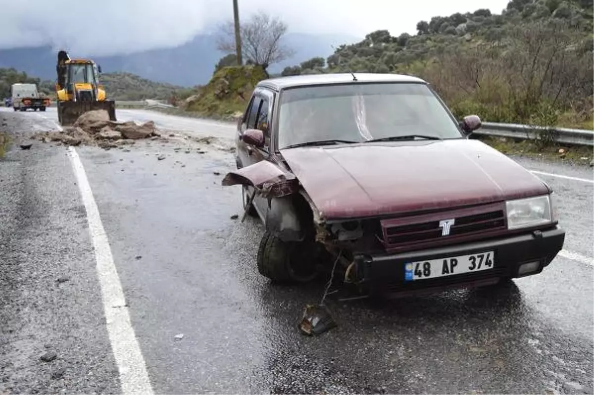 Yola Düşen Kaya Parçaları Kazaya Yol Açtı