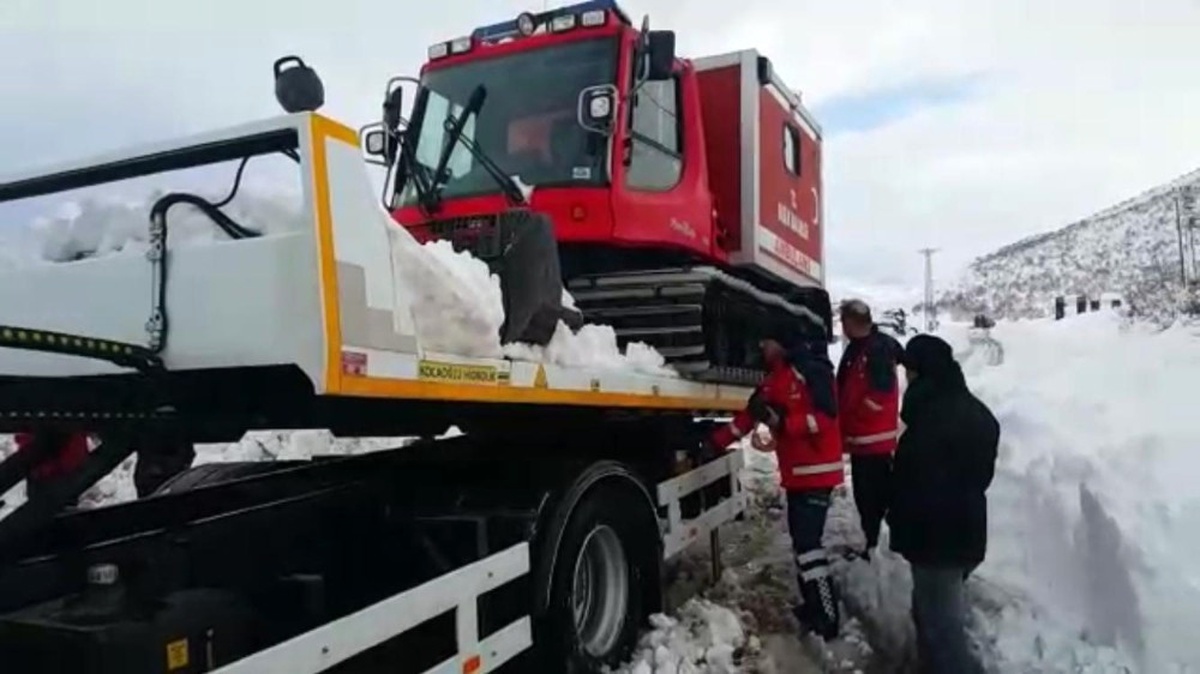 Yolları Kapalı Olan Bingöl\'de Hastalara Umke Ulaştı