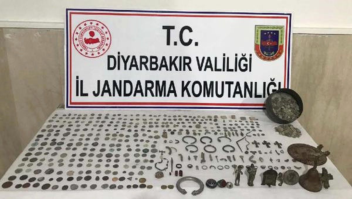 2 Bin 328 Tarihi Eseri Satmaya Çalışırken Yakalandılar