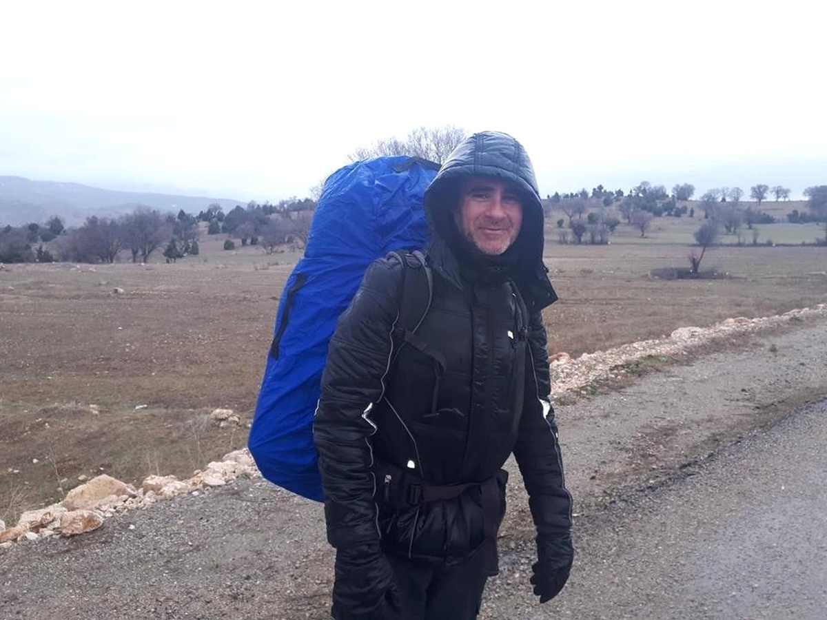 5 Yıldır Yürüyor ve Dağlarda Yaşıyor