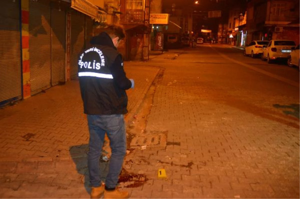 Adana\'da, Silahlı Kavgada 2 Kişi Yaralandı