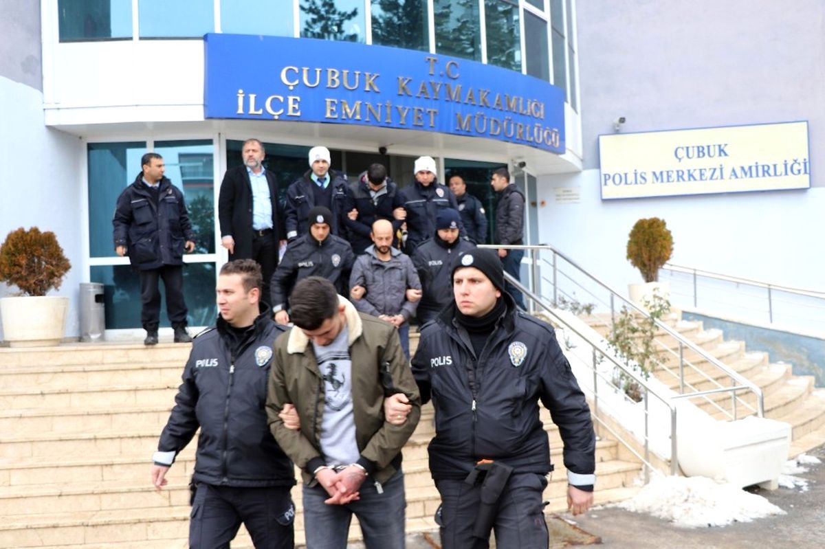 Ankara\'da Uyuşturucu Tacirlerine Darbe: 20 Gözaltı