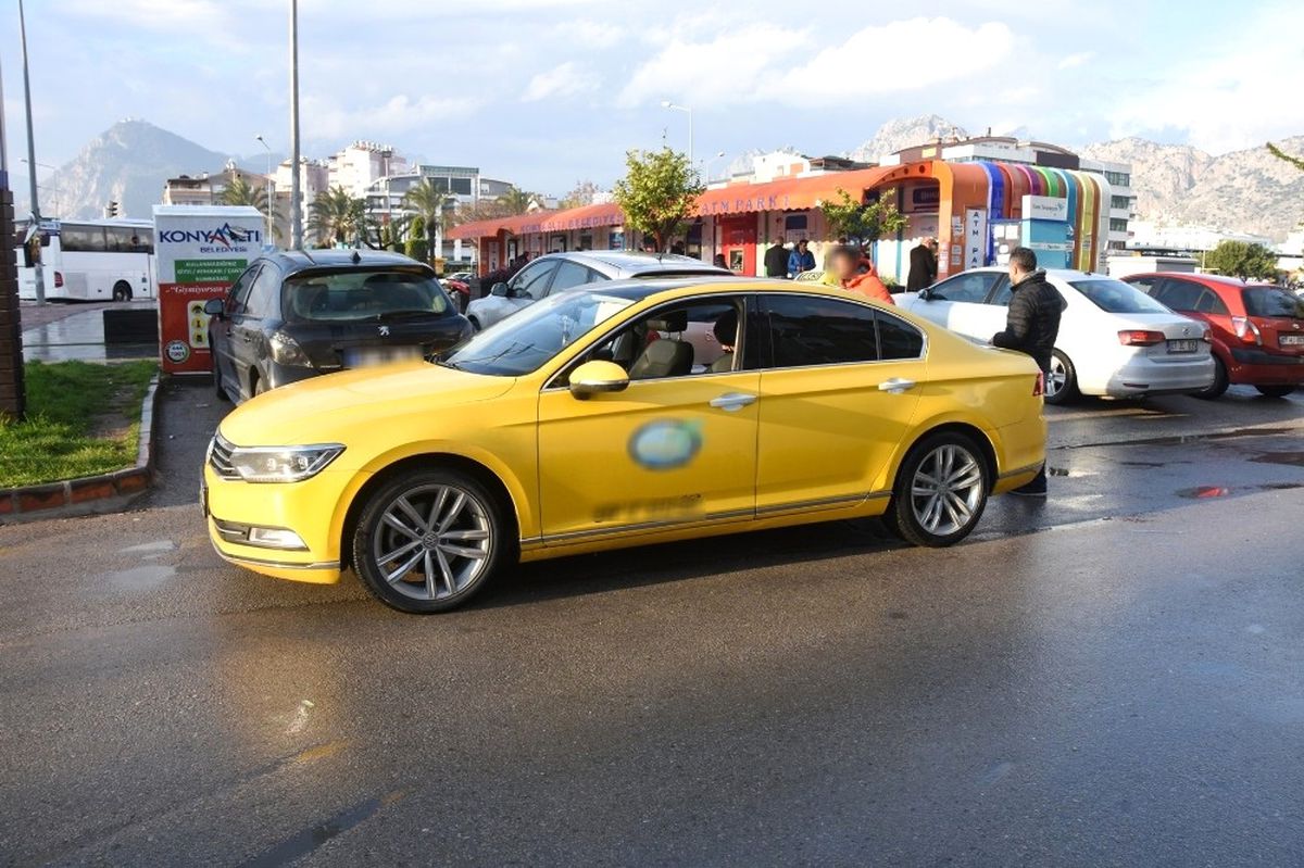 Antalya\'da Ticari Taksilere Yönelik Denetim